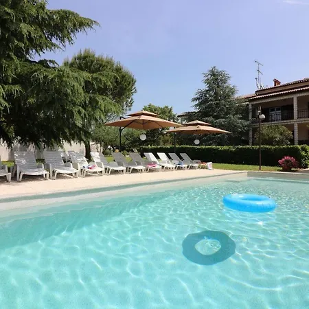 Ferienhaus-mit-pool-in-porec-melisa-7 فندق 3*