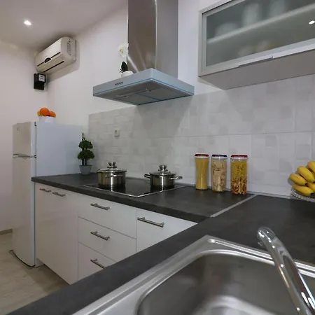 Ferienhaus-mit-pool-in-porec-melisa-7 3* ポレッチ
