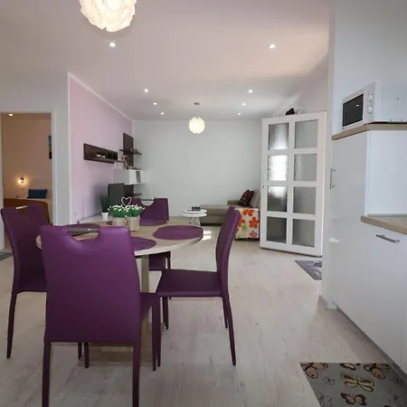 Ferienhaus-mit-pool-in-porec-melisa-7 ホテル