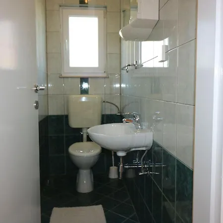 Ferienhaus-mit-pool-in-porec-melisa-7 فندق بوريتش