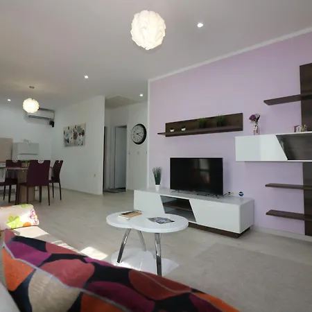 Ferienhaus-mit-pool-in-porec-melisa-7 فندق