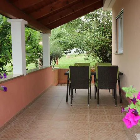 Ferienhaus-mit-pool-in-porec-melisa-7 فندق