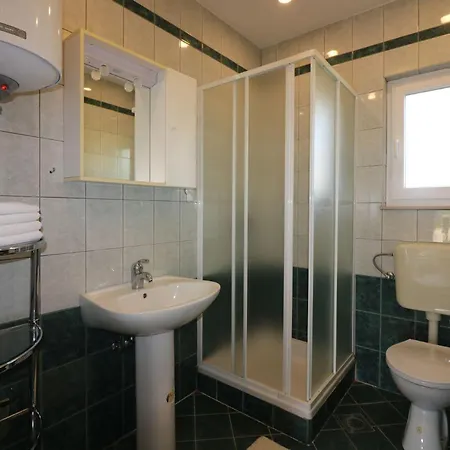 Ferienhaus-mit-pool-in-porec-melisa-7 3* ポレッチ