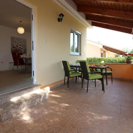 Ferienhaus-mit-pool-in-porec-melisa-7 فندق