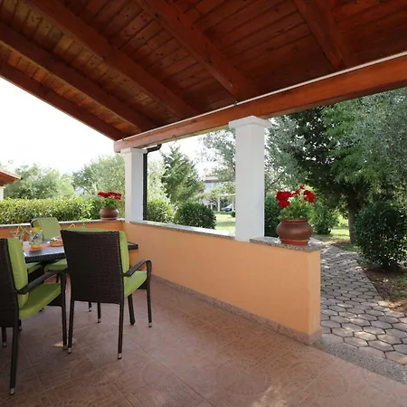 فندق Ferienhaus-mit-pool-in-porec-melisa-7 بوريتش