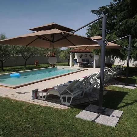 Ferienhaus-mit-pool-in-porec-melisa-7